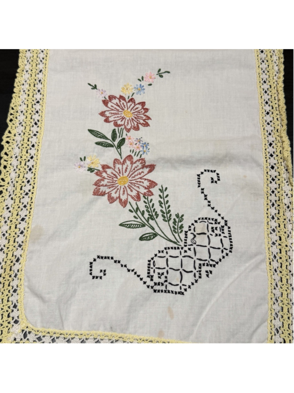 Vtg Cottagecore Floral Embroidered Dresser Scarf Table Runner Lace Trim 33.75x12